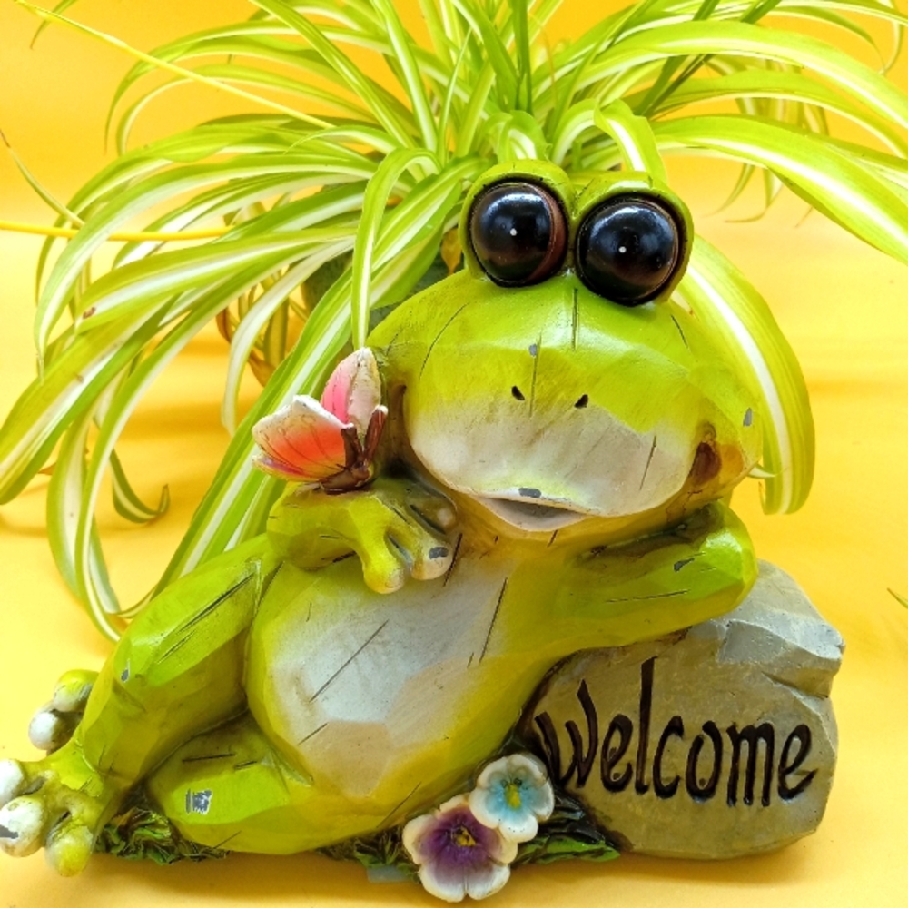 Wooden Garden Welcome Frog